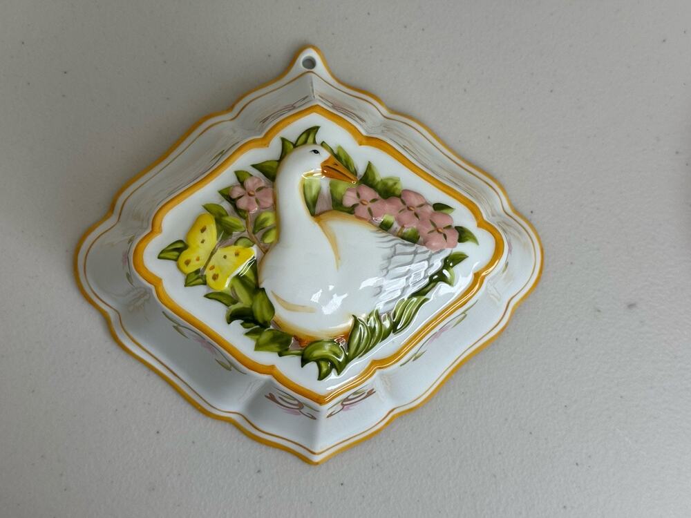 Franklin Mint Le Cordon Bleu Porcelain Diamond Mold White Goose Flower Butterfly
